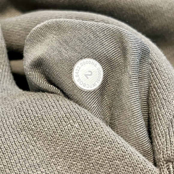 Lululemon Scuba High-Rise Short 5" - Picture 4 of 4